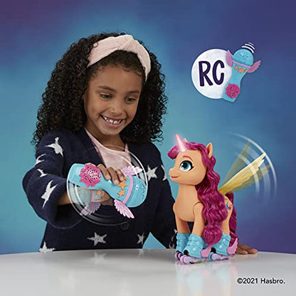 My Little Pony: A New Generation Movie Sing 'N Skate Sunny Starscout - Interactive 22.5-cm Remote Control Toy with 50 Reactions, Lights